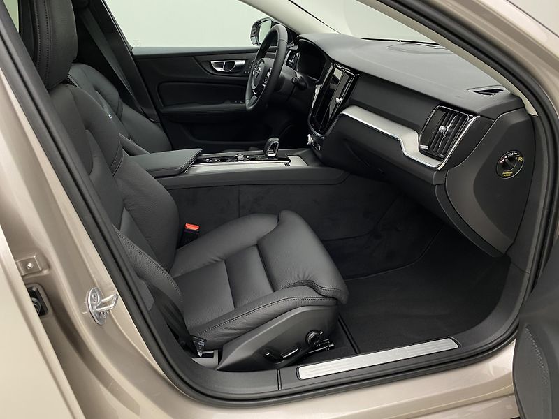 Volvo V60 (2026) B4 AUT DARK PLUS - fotka 21 z 61