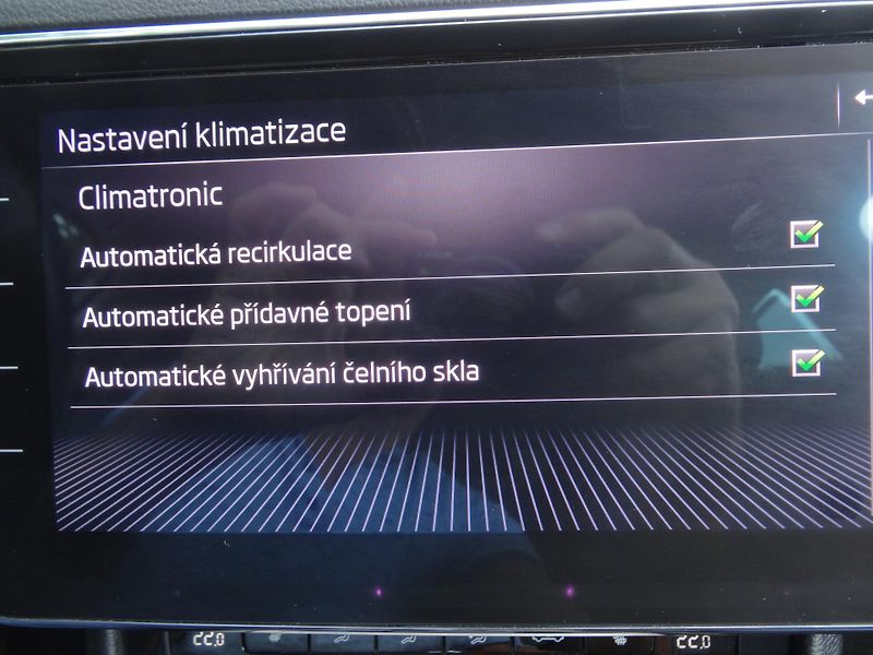 Škoda Superb Kom.2.0TDi L&K Taž.zař.4x4 DSG - fotka 41 z 62