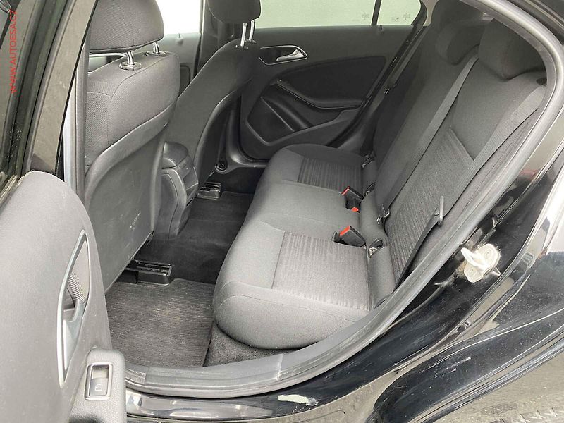 Mercedes-Benz Třídy A (2016) 1.6i A180, Navi, AC, tažné - fotka 10 z 17