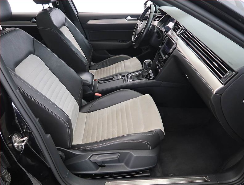 Volkswagen Passat (2015) 2.0 TDI, Automat, Kůže, Navi - fotka 9 z 28