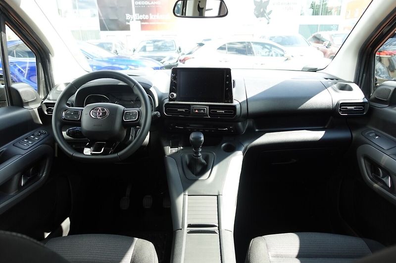 Toyota ProAce City Verso 1.5D-4D M/T Family 7míst - fotka 17 z 32