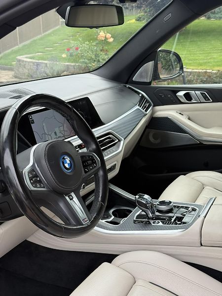 BMW X5 (2022) XDrive45e - fotka 34 z 39