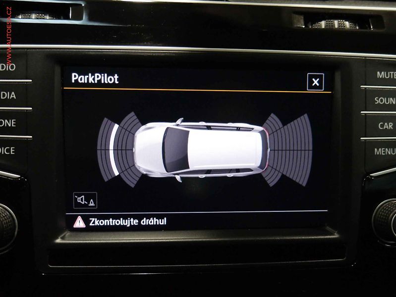 Volkswagen Golf (2015) 1.6TDI, ČR, navi, autoAC - fotka 19 z 19