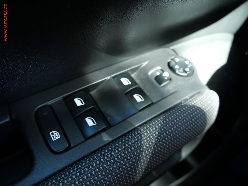Citroën C3 Aircross (2020) 1.2PT, Shine, navi - fotka 14 z 19