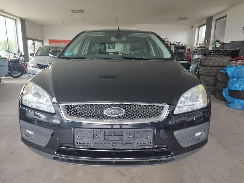 Ford Focus (2006) 2,0i,107KW,AUTOMAT,XEN,ALU,NAV - fotka 2 z 36