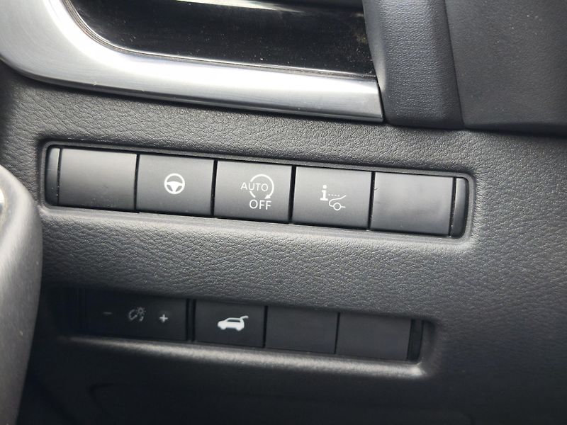 Nissan Qashqai 2021 ČR 1.3 DIG-T 116kW TEKNA+ - fotka 19 z 39