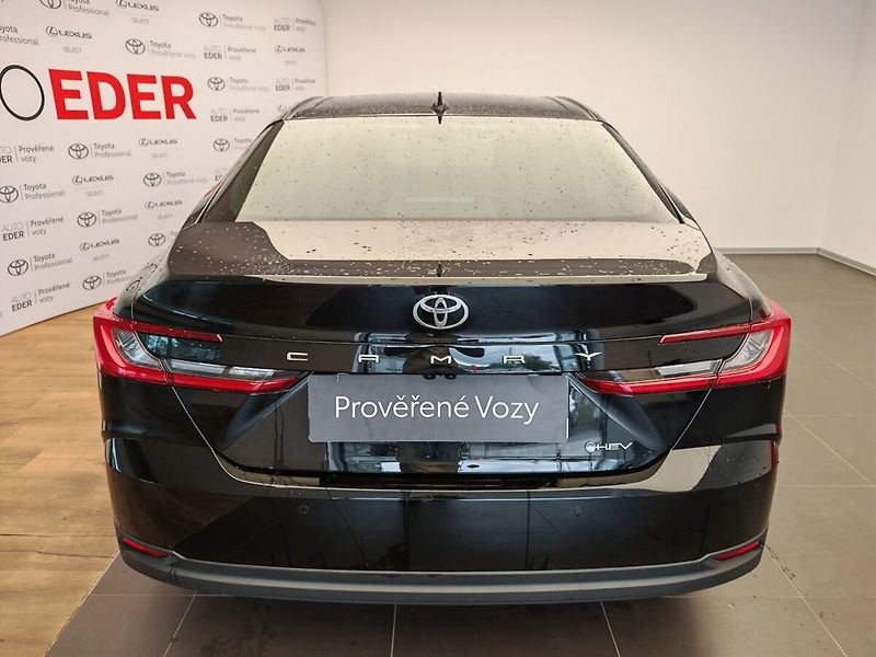 Toyota Camry 2.5 Hybrid Executive - fotka 5 z 39
