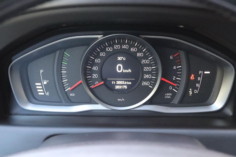 Volvo XC60 D4 2.0 133kW AT DPH - fotka 26 z 50