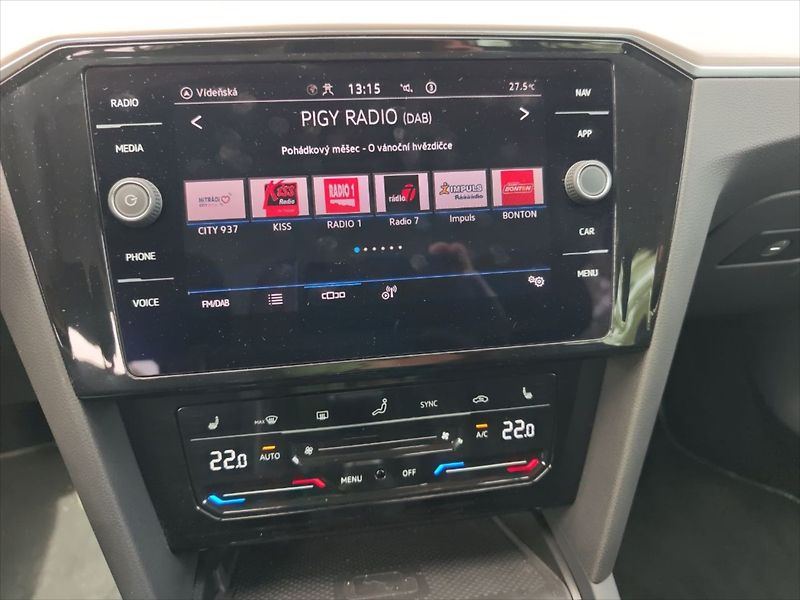 Volkswagen Passat 2,0 TDI Elegance - fotka 9 z 11