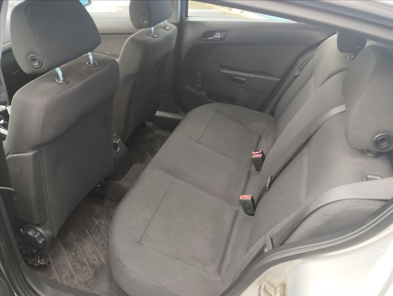 Opel Astra 1,4 66KW - fotka 10 z 13