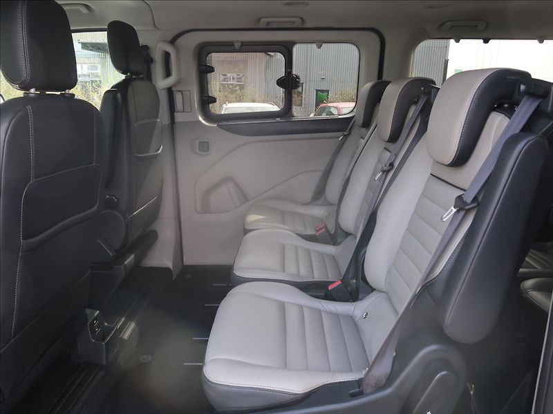 Ford Tourneo Custom 2,0 EcoBlue,96kW,8míst,automat - fotka 19 z 29