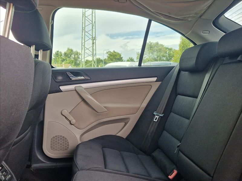 Škoda Octavia 2,0 TDi 103kW AC NOVÝ OLEJ - fotka 13 z 31