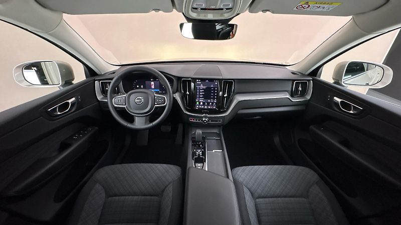 Volvo XC60 2.0 B4 AUT AWD Core - fotka 8 z 28