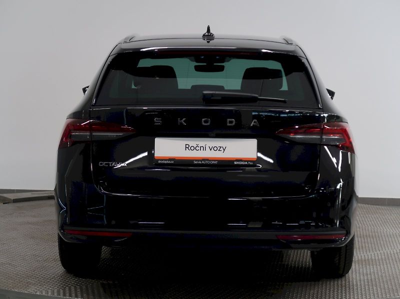 Škoda Octavia (2025) TOP SELECTION 1.5TSI M-HEV 110 - fotka 9 z 38
