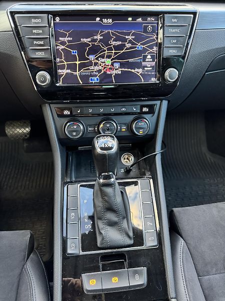 Škoda Superb (2016) 2.0 TDI, 4x4, DSG, TAŽNÉ - fotka 17 z 25