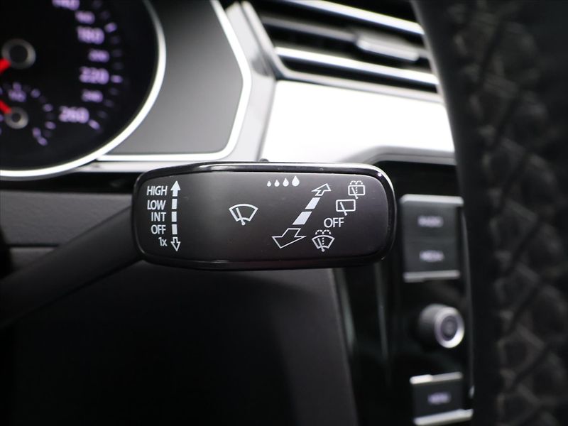 Volkswagen Passat 2,0 TDI 110kW Business Combi - fotka 18 z 30