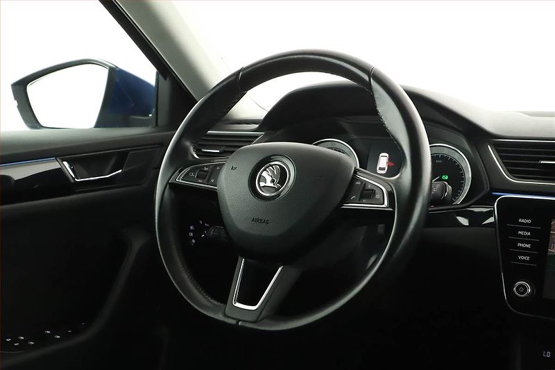 Škoda Superb (2018) Laurin&Klement 2.0 TDI, 4X4 - fotka 20 z 23