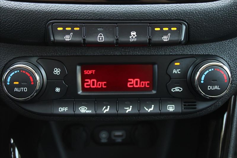 Kia Ceed 1,6 GDI  NOVÉ V ČR,TAŽNÉ,TOP - fotka 15 z 29