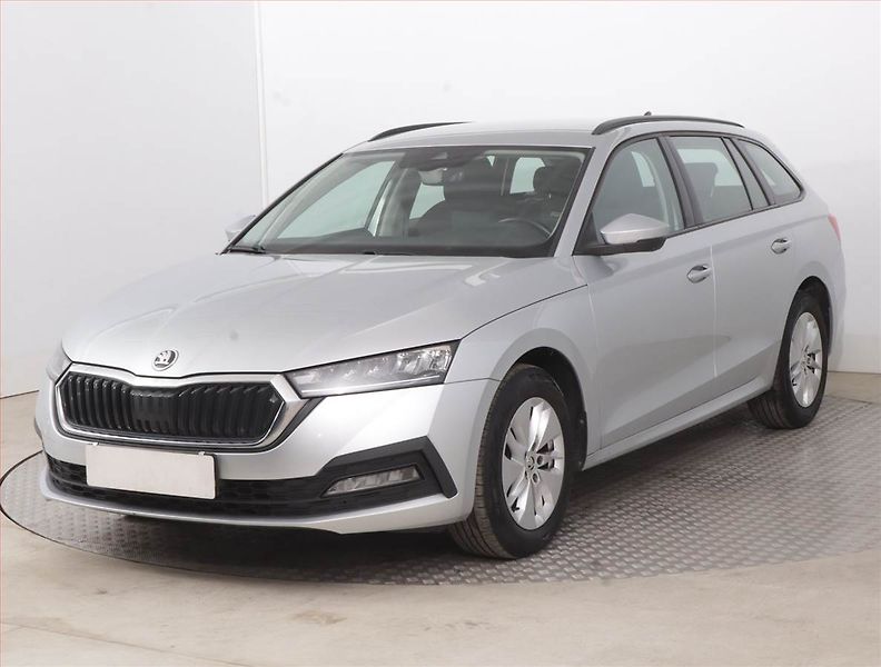 Škoda Octavia (2022) Ambition 2.0 TDI, ČR,1.maj - fotka 2 z 15