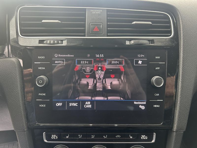 Volkswagen Golf Variant 2,0TDi Highline NAVI LEDMATRIX - fotka 55 z 69