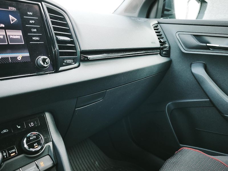 Škoda Karoq (2023) S-line 2.0 TSI 140 kW 4x4 DSG - fotka 19 z 27