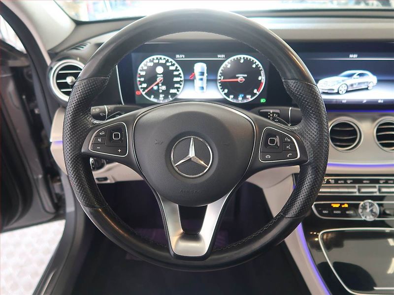 Mercedes-Benz Třídy E (2016) E 220 d - fotka 14 z 15