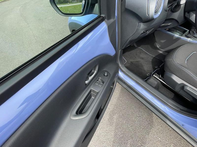 Toyota Aygo 1.5 Hybrid automat Style Smart - fotka 26 z 27