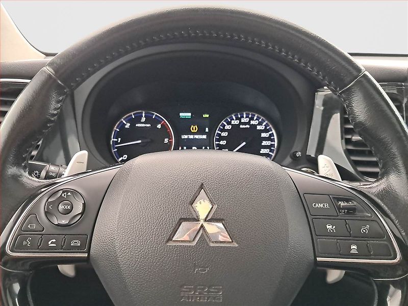 Mitsubishi Outlander (2017) Instyle 2.2 DI-D, 4X4 - fotka 16 z 17