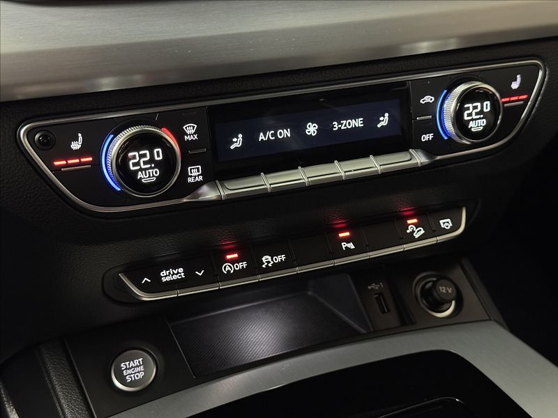 Audi Q5 2,0 TDi  Quattro S-Line Assist - fotka 44 z 50
