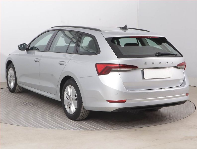 Škoda Octavia (2023) Ambition 2.0 TDI, ČR,1.maj - fotka 4 z 15