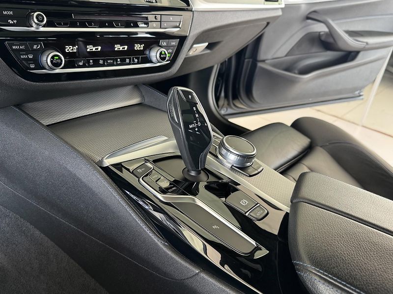 BMW Řada 5 530i xDrive*M-SPORT*REZERVACE! - fotka 24 z 42