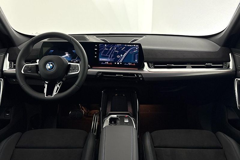 BMW iX1 xDrive30 - fotka 14 z 23