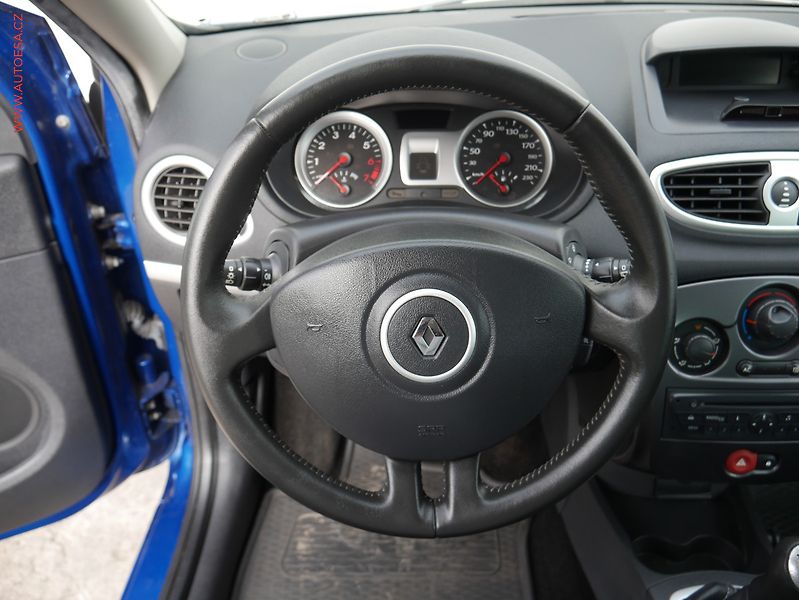 Renault Clio (2011) 1.2i, 1.maj,ČR, AC, park - fotka 14 z 16