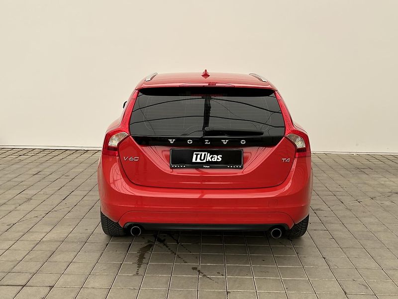 Volvo V60 1.6 T4 Summum - fotka 4 z 26