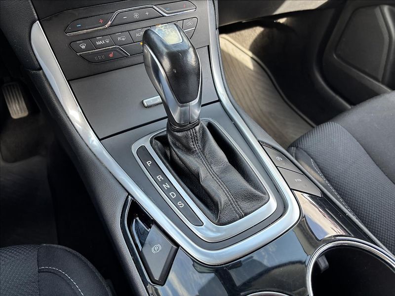 Ford S-MAX 2,0 TDCi 110 kW Titanium - fotka 39 z 45