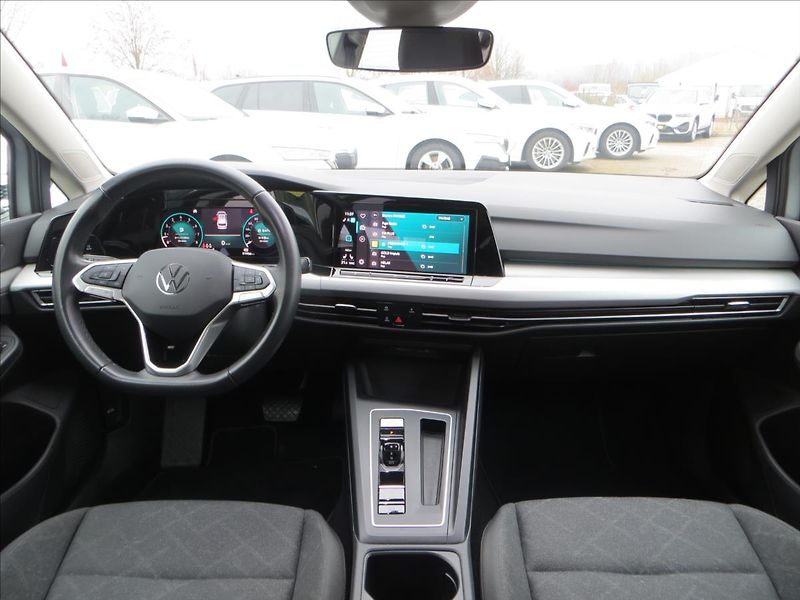 Volkswagen Golf 1,5 TSI 110kW Life DSG7 ČR - fotka 21 z 21