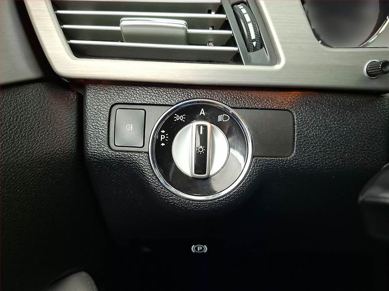 Mercedes-Benz Třídy E (2010) Avantgarde E 220 CDI, Navi - fotka 17 z 19