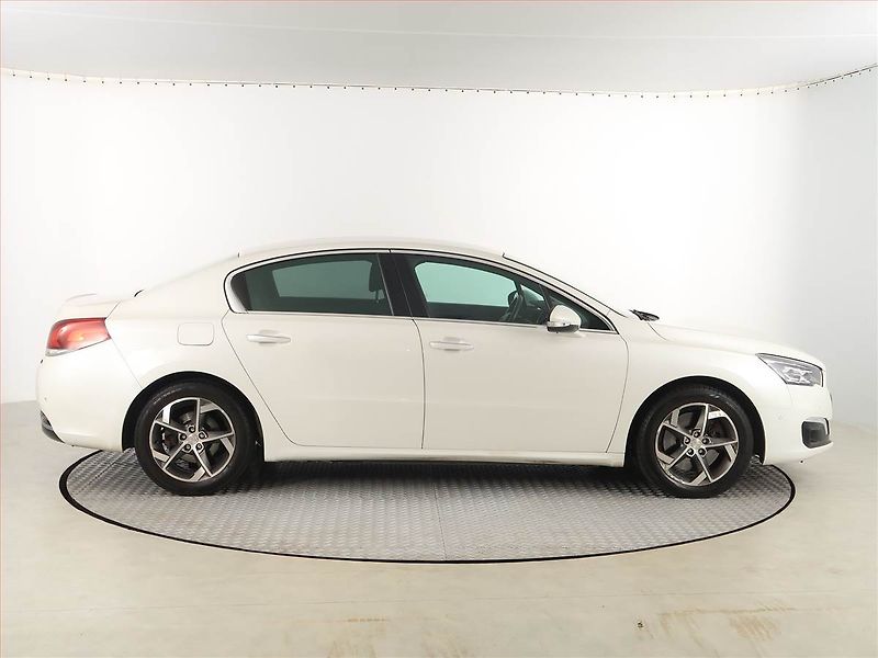 Peugeot 508 (2017) Allure 2.0 BlueHDi, Automat - fotka 6 z 19