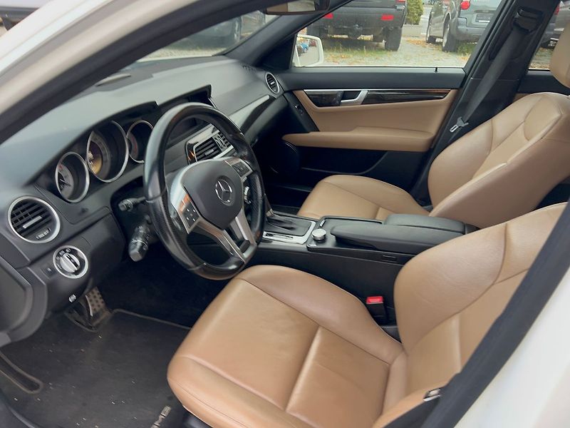 Mercedes-Benz Třídy C AMG LINE 3.0 CDI 4MATIC - fotka 7 z 15