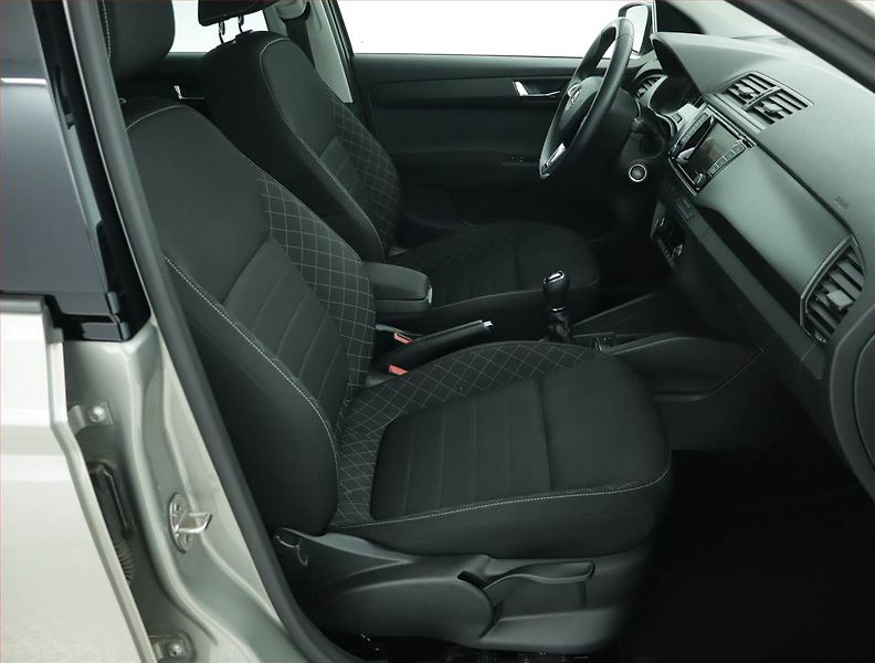 Škoda Fabia (2016) Style 1.2 TSI, Serv.kniha - fotka 9 z 16
