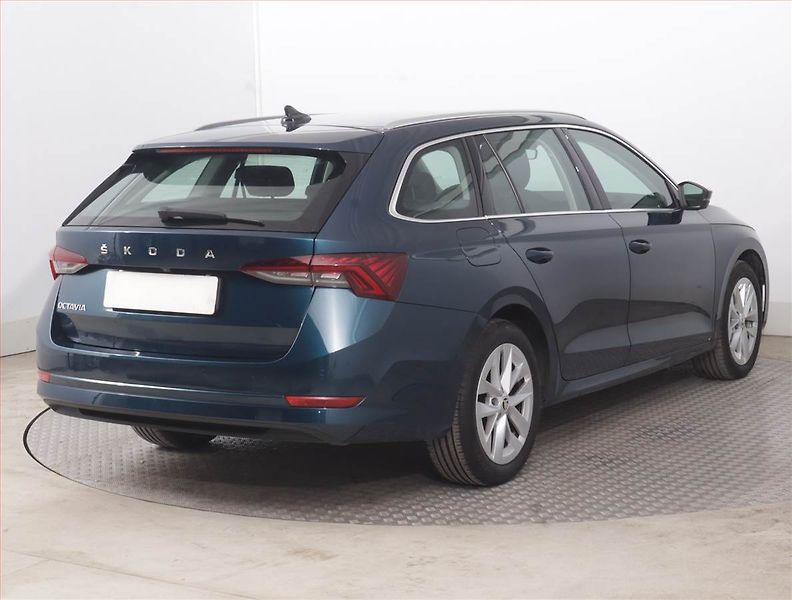 Škoda Octavia (2023) 2.0 TDI - fotka 5 z 16