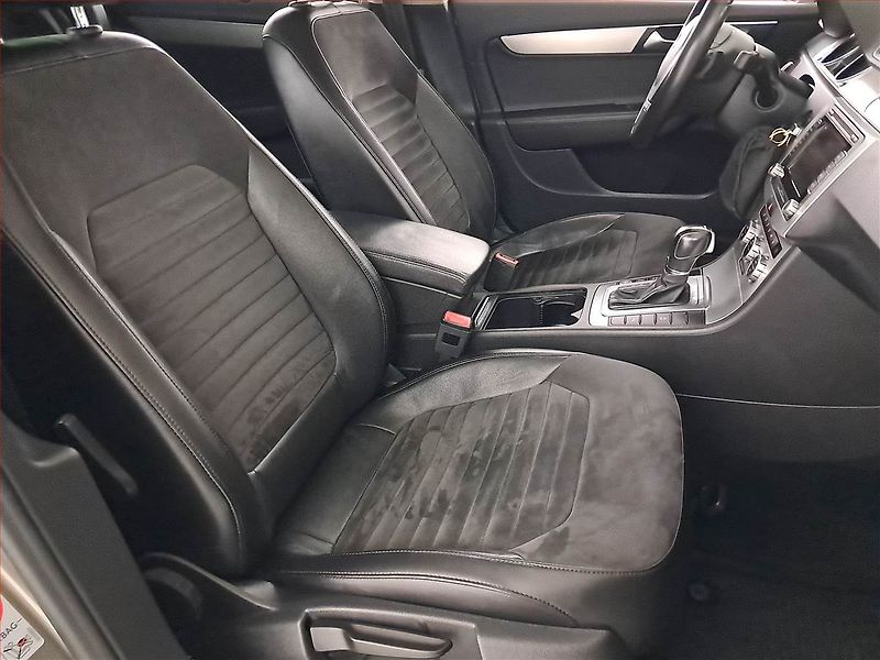 Volkswagen Passat (2013) 2.0 TDI, Automat, Navi, Xenony - fotka 9 z 23