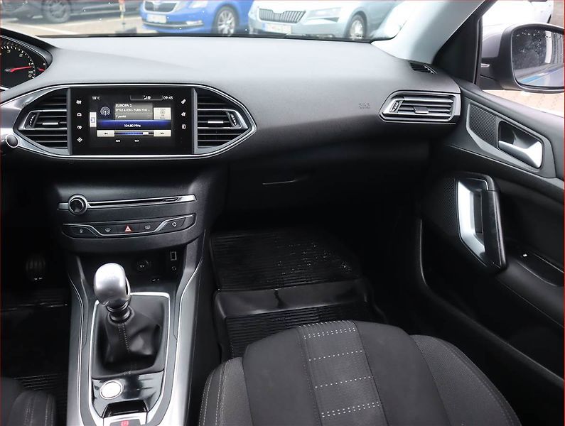 Peugeot 308 (2016) 1.6 BlueHDi, Serv.kniha, Navi - fotka 8 z 19