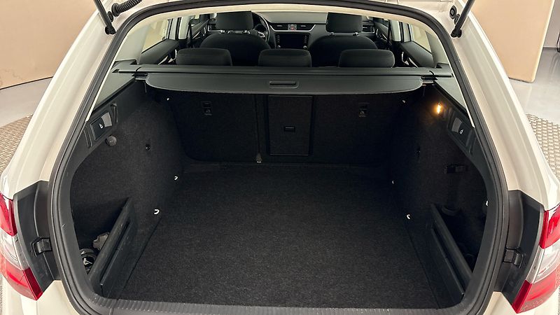 Škoda Octavia 2.0 TDI DSG 4x4 Style Combi - fotka 17 z 25