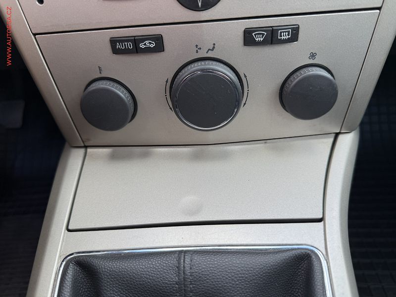 Opel Astra (2007) 1.6 i, AC, temp - fotka 15 z 16