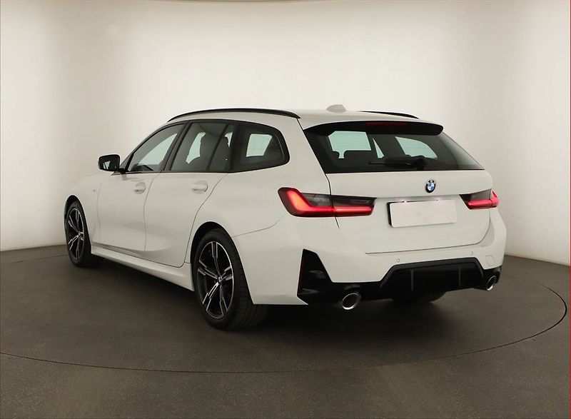 BMW Řada 3 (2022) 320 d xDrive - fotka 4 z 21