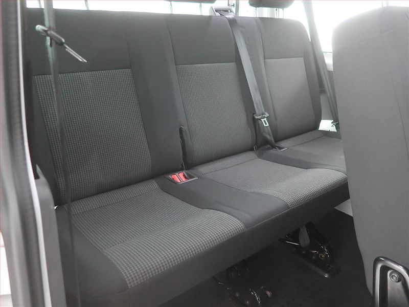Volkswagen Transporter (2022) 2.0 TDI, Bus, 9Míst, ČR, DPH - fotka 17 z 17