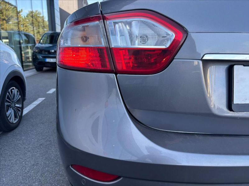 Renault Fluence 1,6 16V - fotka 12 z 21