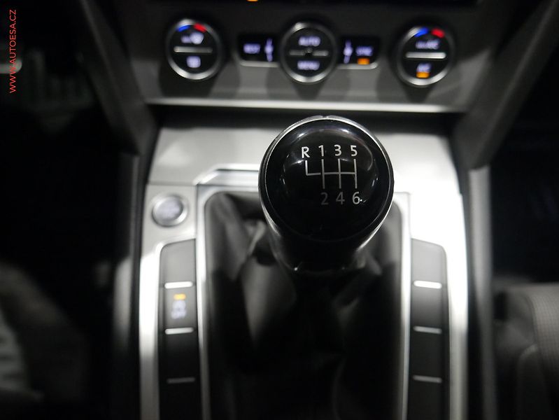 Volkswagen Passat (2015) 2.0TDi, Comfortline - fotka 15 z 17