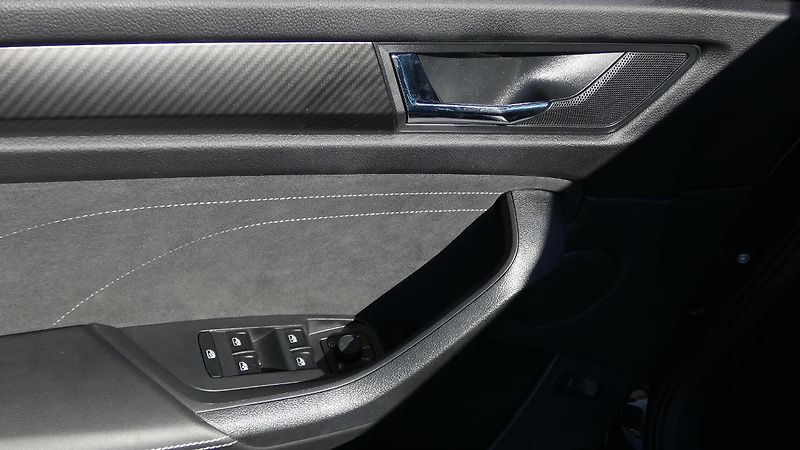 Škoda Kodiaq 2,0 TDI DSG 4x4 Sportline Excl - fotka 9 z 25